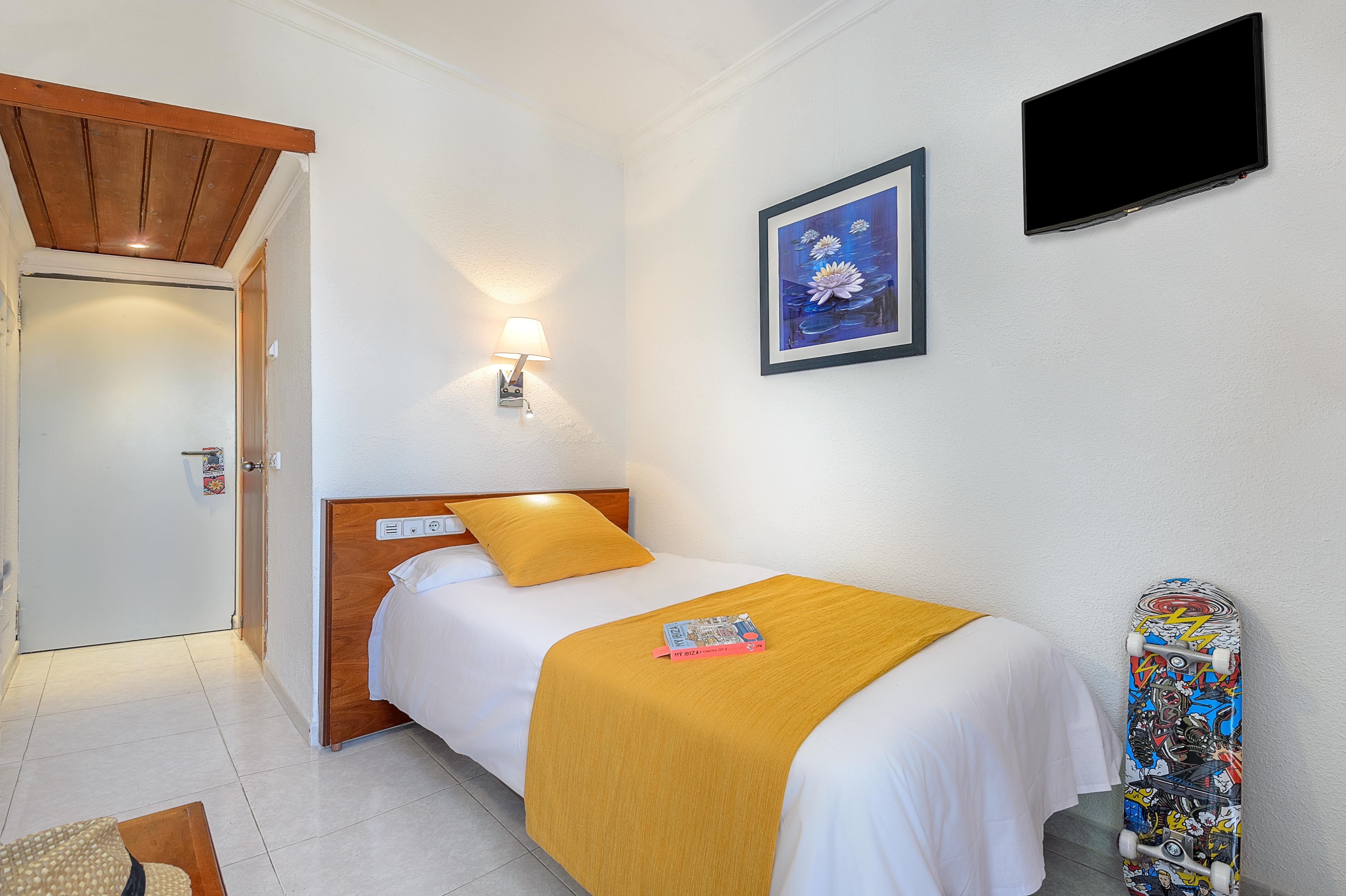 Aparthotel Vibra Bay San Antonio  Buitenkant foto