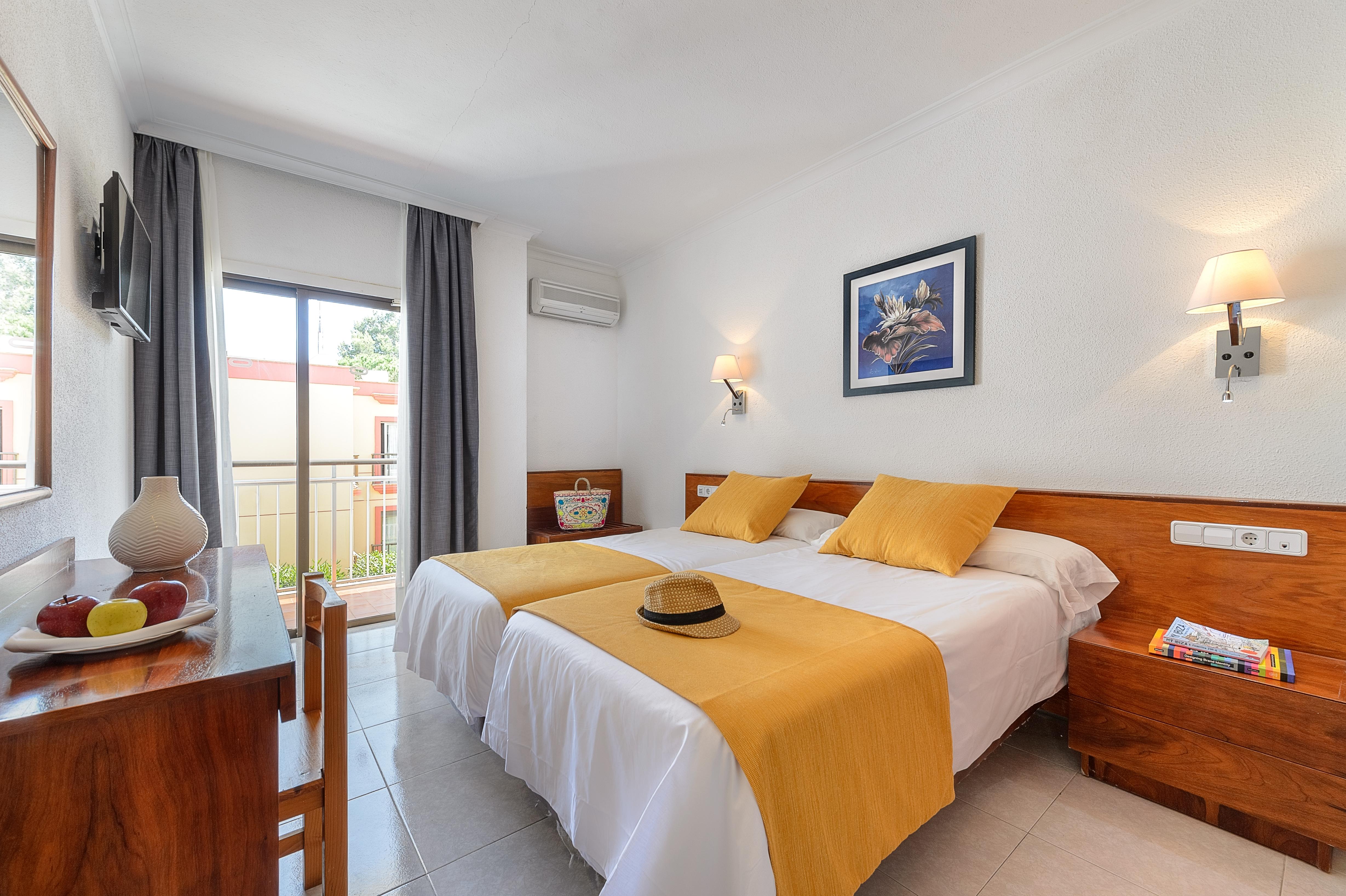 Aparthotel Vibra Bay San Antonio  Buitenkant foto