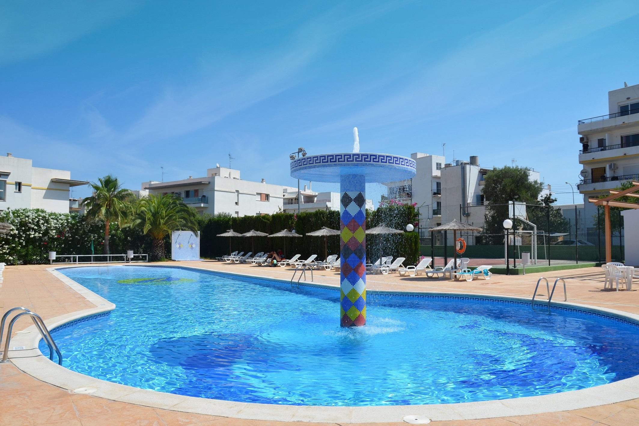 Aparthotel Vibra Bay San Antonio  Buitenkant foto