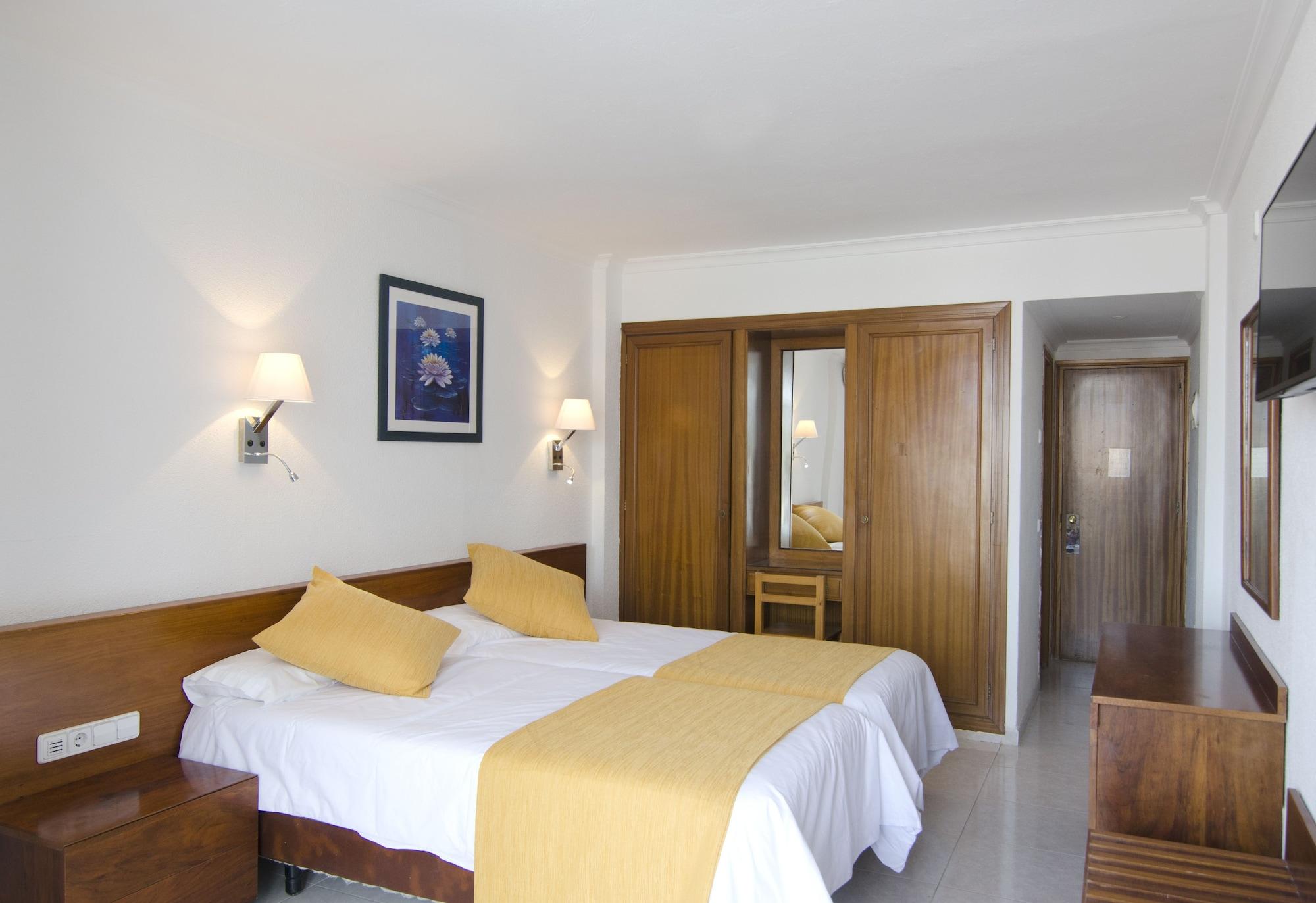 Aparthotel Vibra Bay San Antonio  Buitenkant foto