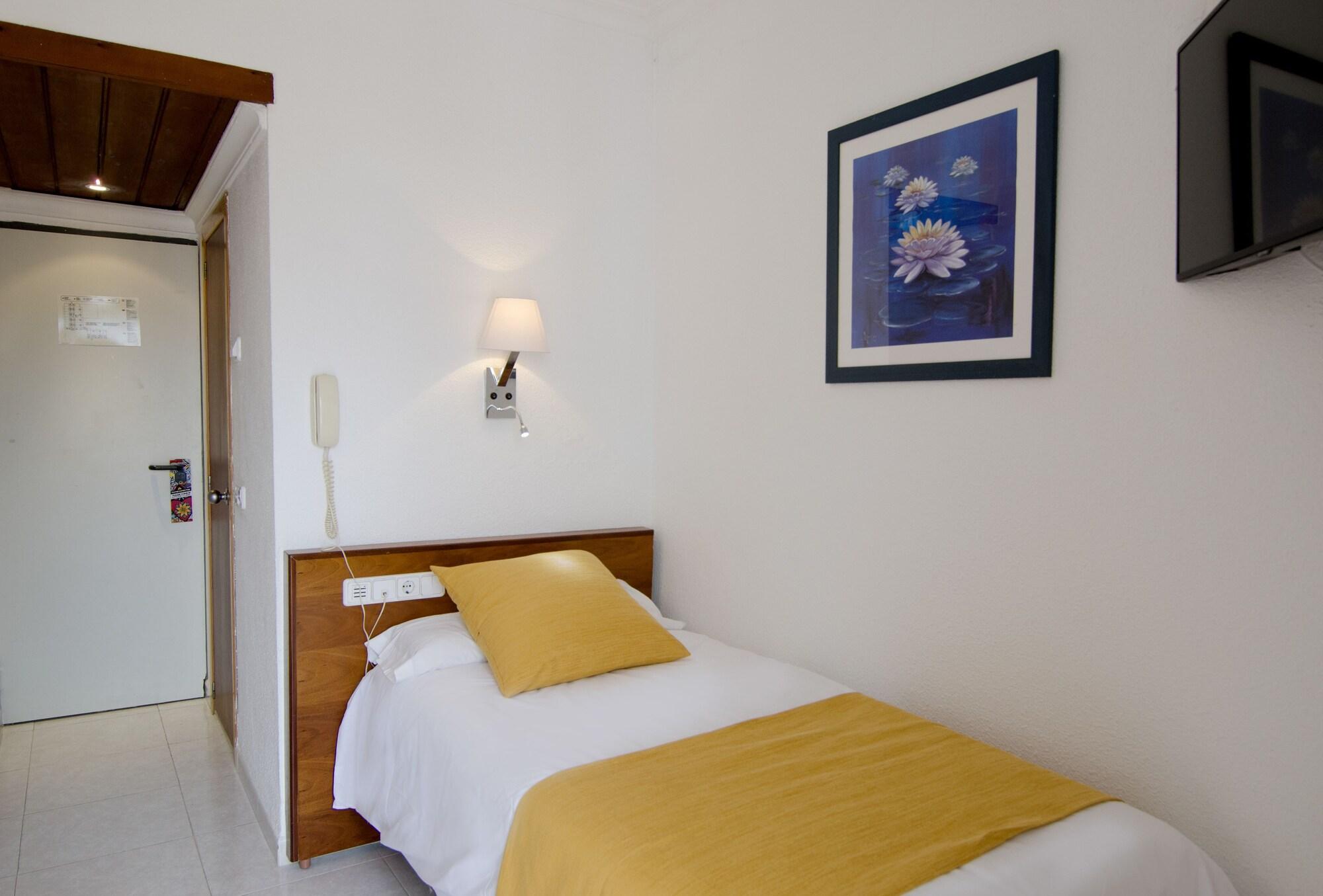 Aparthotel Vibra Bay San Antonio  Buitenkant foto