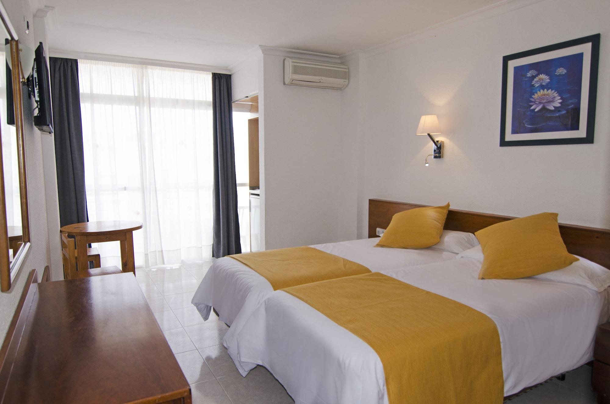 Aparthotel Vibra Bay San Antonio  Buitenkant foto