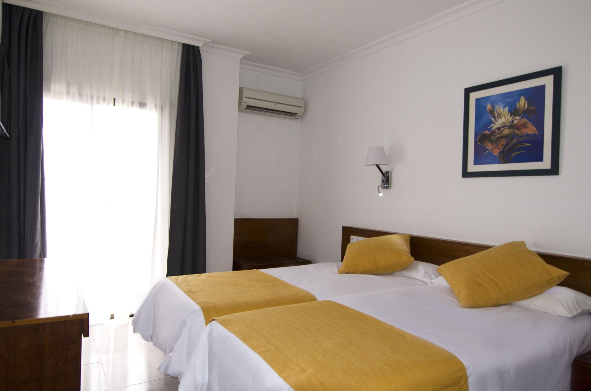 Aparthotel Vibra Bay San Antonio  Buitenkant foto
