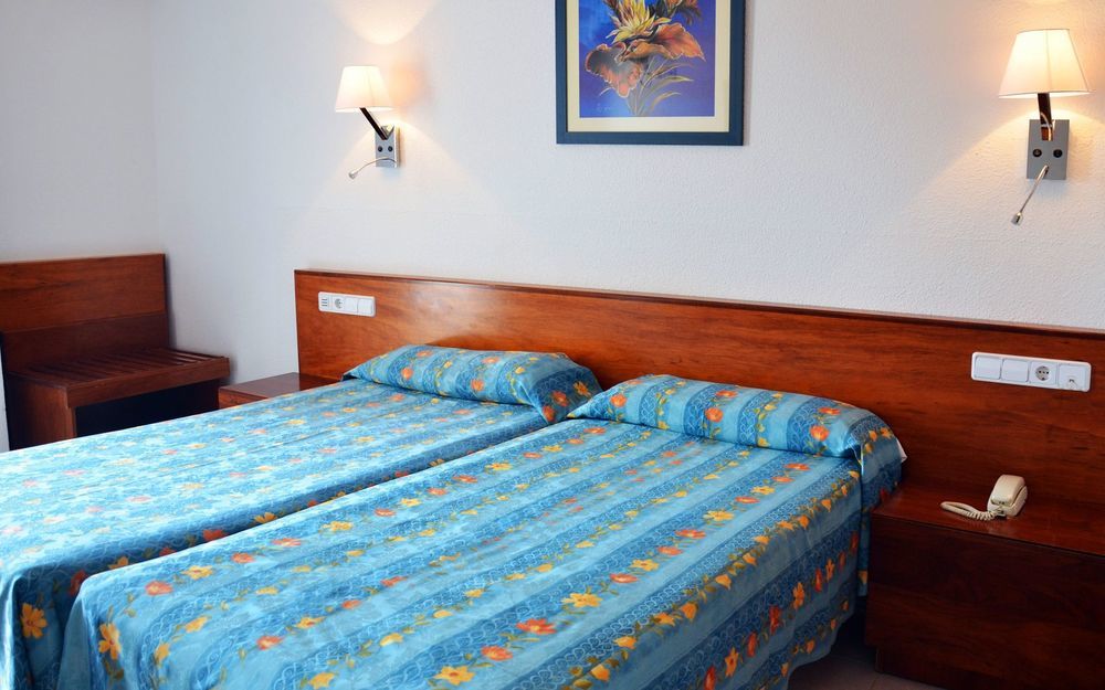 Aparthotel Vibra Bay San Antonio  Buitenkant foto