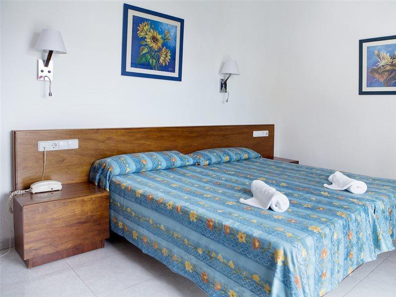 Aparthotel Vibra Bay San Antonio  Buitenkant foto