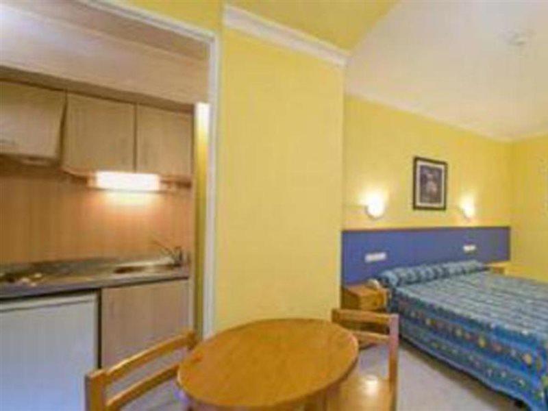 Aparthotel Vibra Bay San Antonio  Buitenkant foto