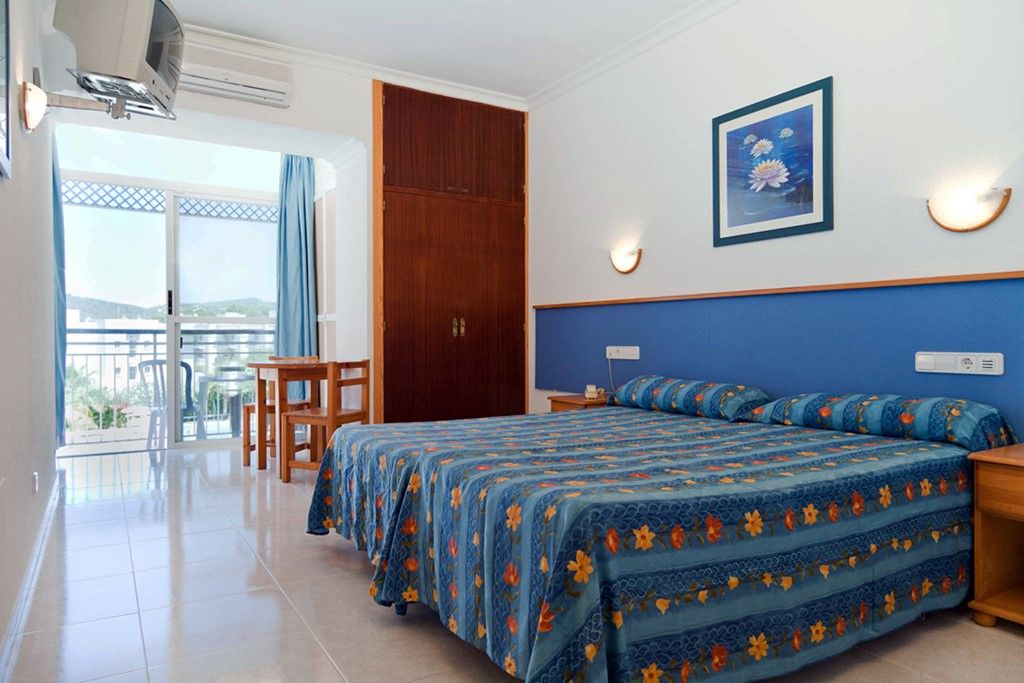 Aparthotel Vibra Bay San Antonio  Buitenkant foto