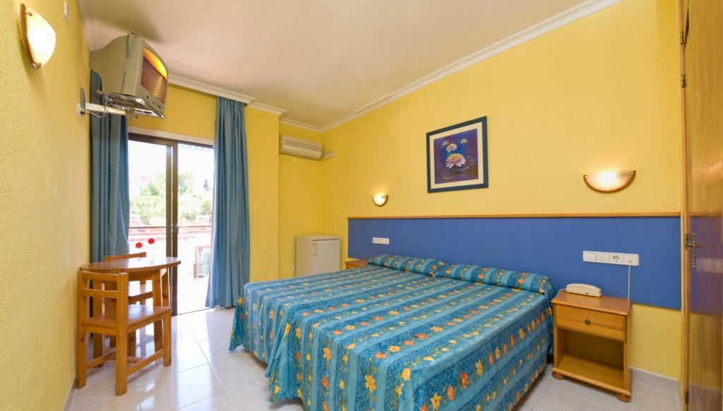 Aparthotel Vibra Bay San Antonio  Buitenkant foto