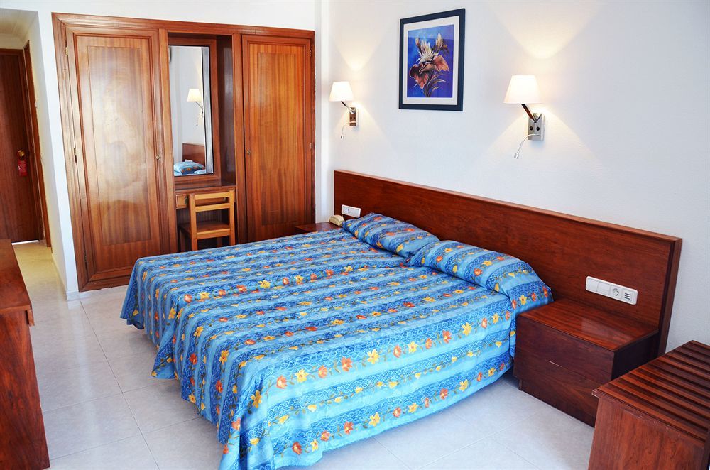 Aparthotel Vibra Bay San Antonio  Buitenkant foto